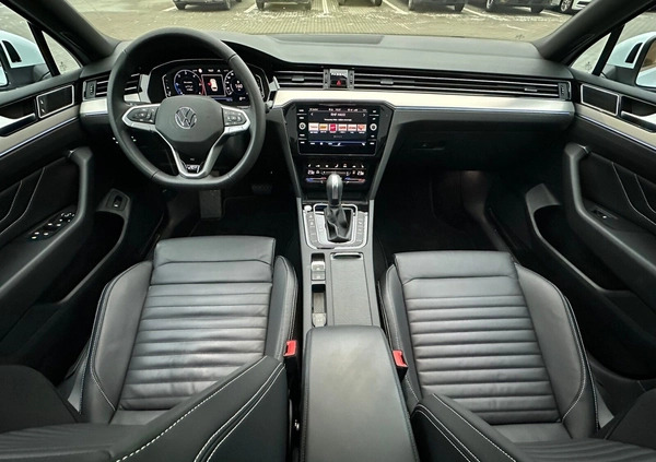Volkswagen Passat cena 209900 przebieg: 15000, rok produkcji 2023 z Niepołomice małe 781